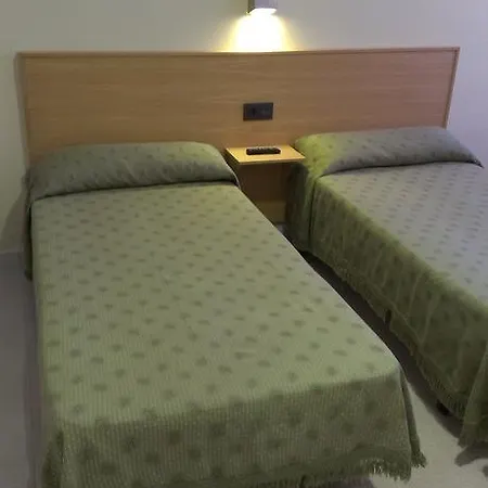 Bisbal Only Adults No Ac בית הארחה *